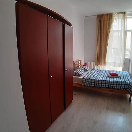 דירות בוקרשט Old Town Luxery With Balcony And View מראה חיצוני תמונה