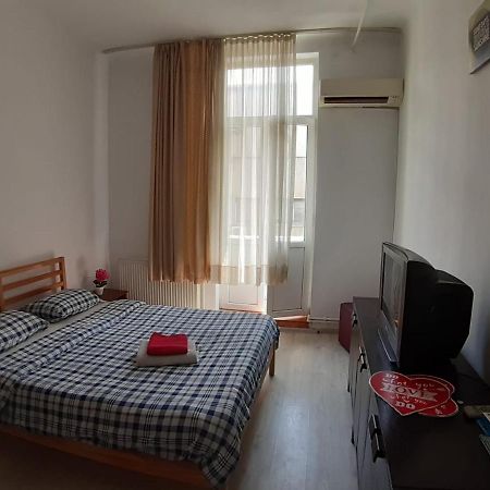 דירות בוקרשט Old Town Luxery With Balcony And View מראה חיצוני תמונה