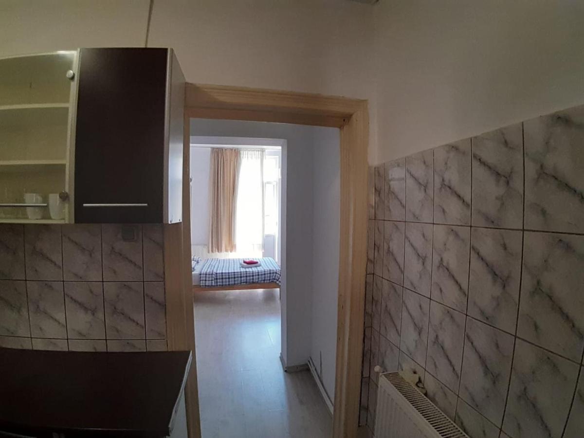 דירות בוקרשט Old Town Luxery With Balcony And View מראה חיצוני תמונה