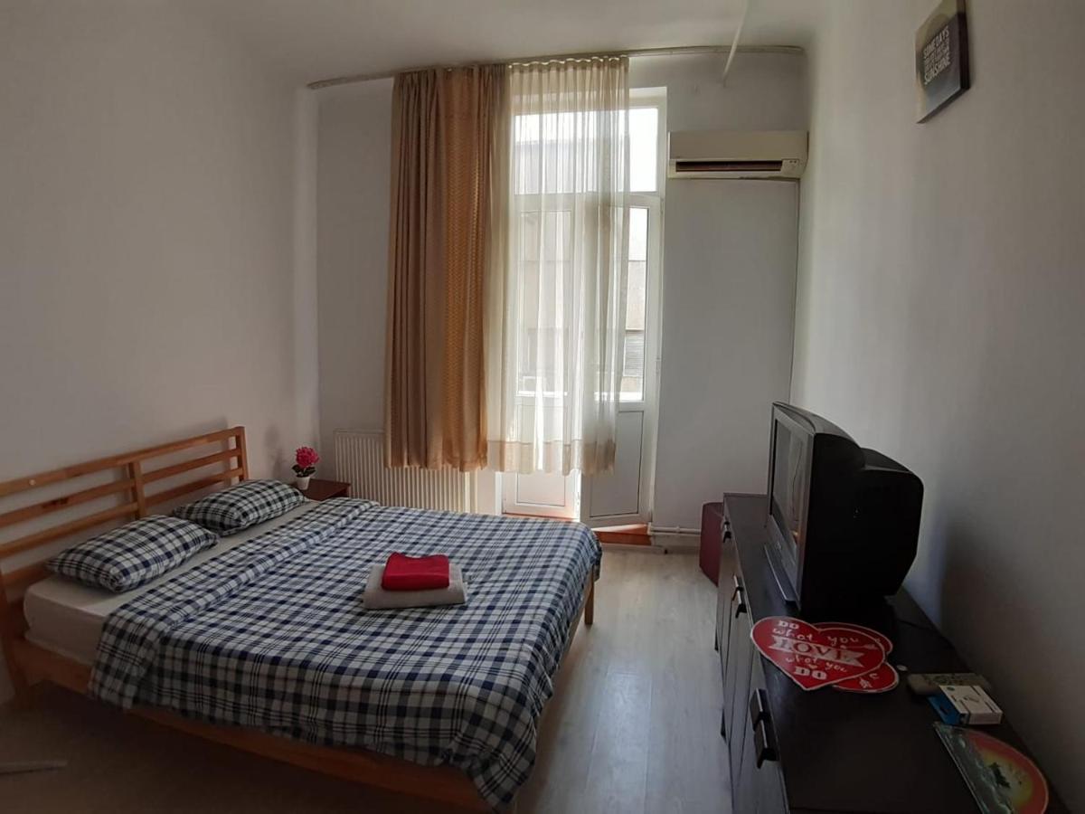 דירות בוקרשט Old Town Luxery With Balcony And View מראה חיצוני תמונה