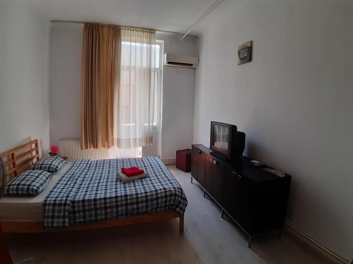 דירות בוקרשט Old Town Luxery With Balcony And View מראה חיצוני תמונה