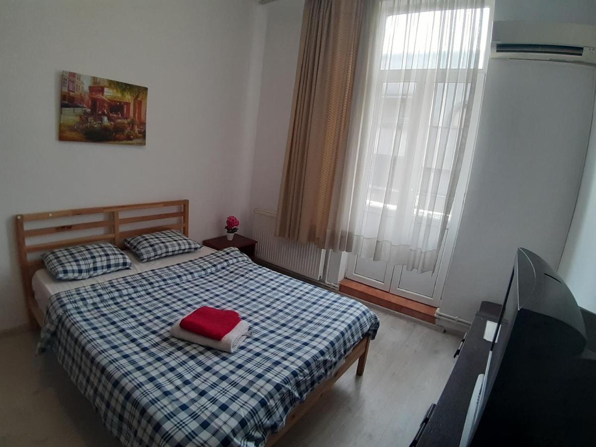 דירות בוקרשט Old Town Luxery With Balcony And View מראה חיצוני תמונה